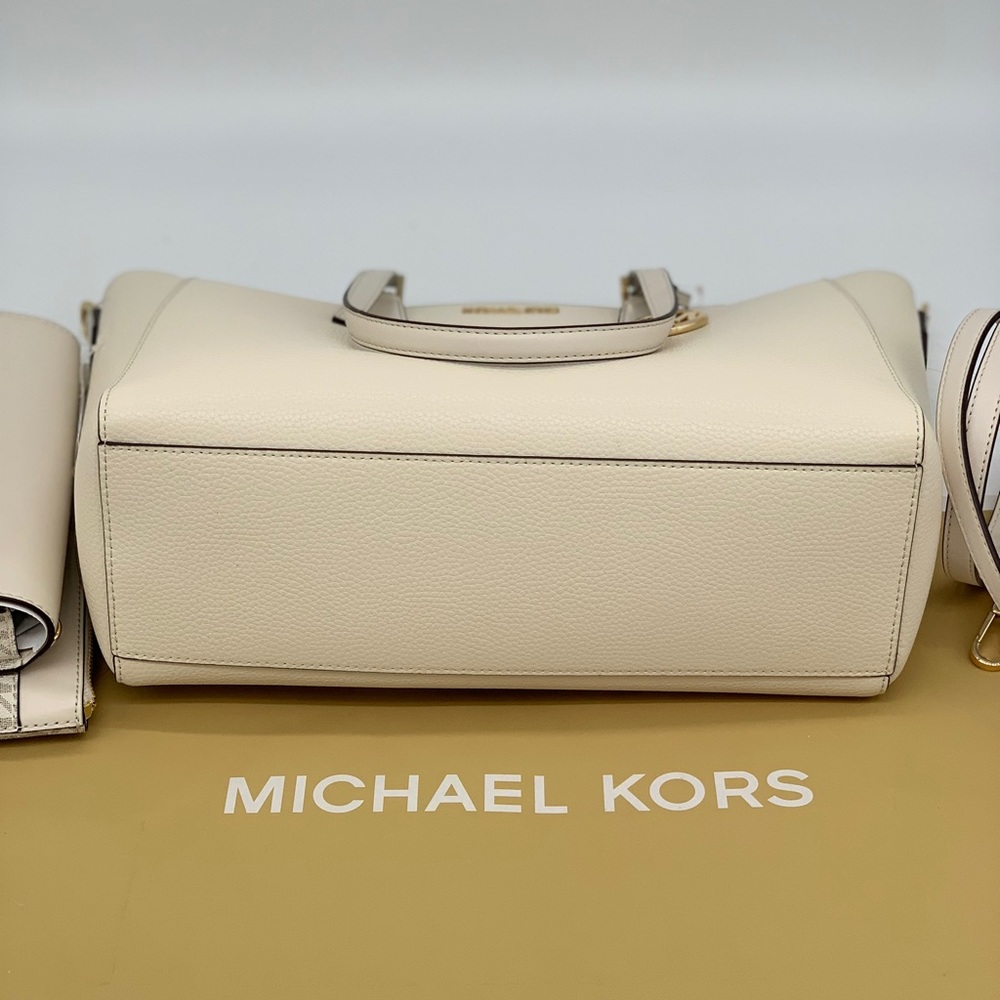 Michael Kors Kimberly LG 3 in 1 Tote Light… - Picture 8 of 16